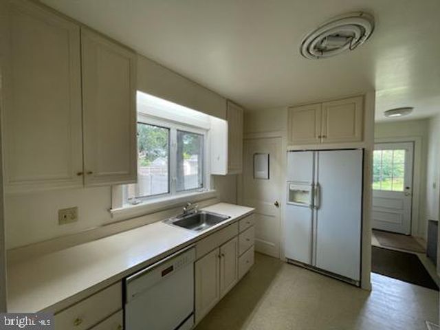1348 RT-33, Hamilton Twp, NJ 08690