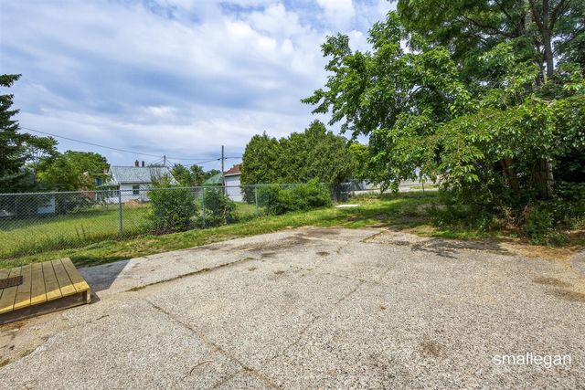 1316 Sanford Street, Muskegon, MI 49441