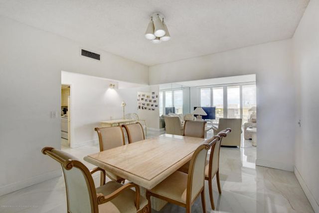 100 Worth Avenue 7, Palm Beach, FL 33480