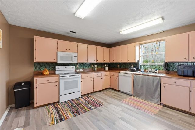 151 Grandma Branch Road, Grantville, GA 30220