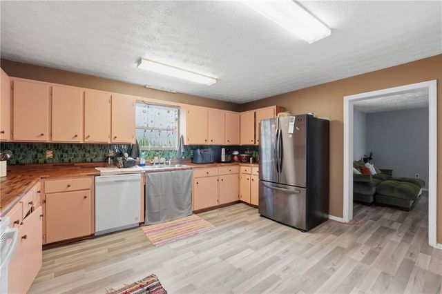 151 Grandma Branch Road, Grantville, GA 30220