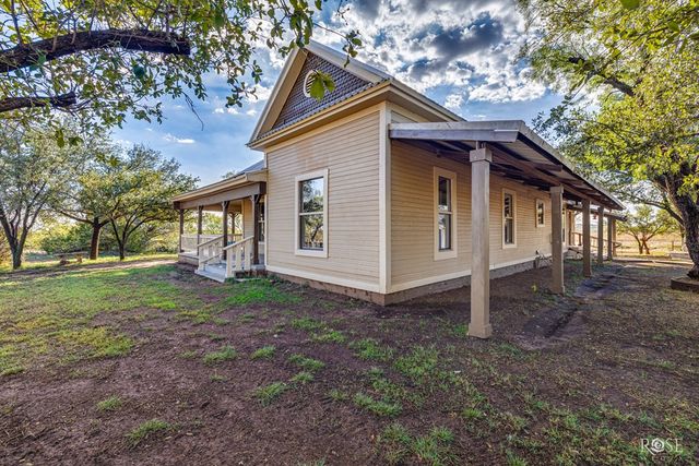 201 Ratliff Road, Bronte, TX 76933