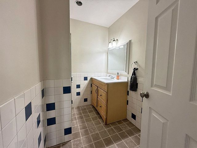 587 Johnson Spooner Road, Castleton, VT 05735