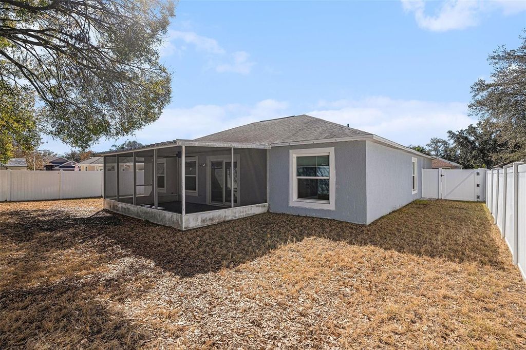 Image 12 of property listing at 5408 LOCKLEAR PLACE, Riverview, FL 33578