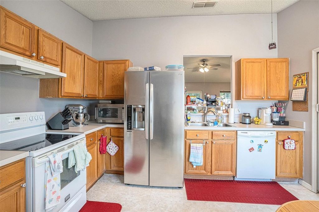 Image 6 of property listing at 5408 LOCKLEAR PLACE, Riverview, FL 33578