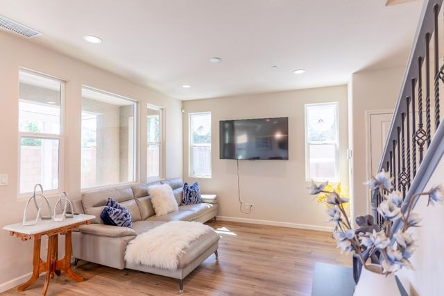 179 Sunset Drive S, Madera, CA 93636