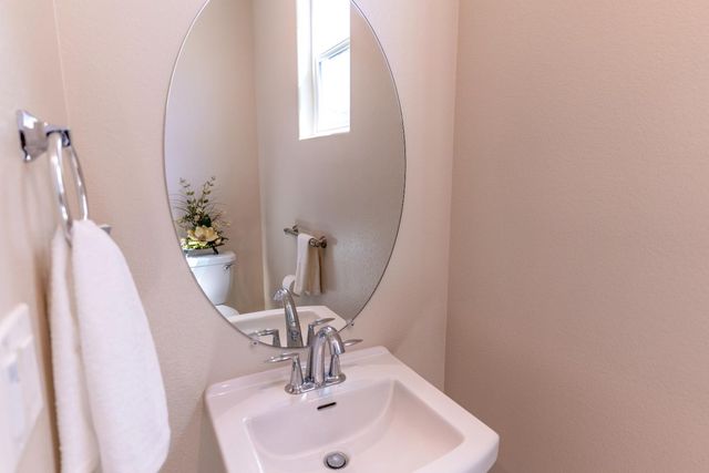 179 Sunset Drive S, Madera, CA 93636