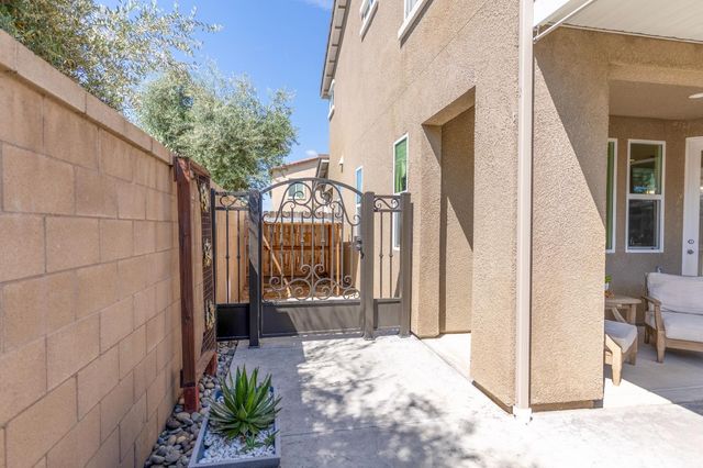 179 Sunset Drive S, Madera, CA 93636