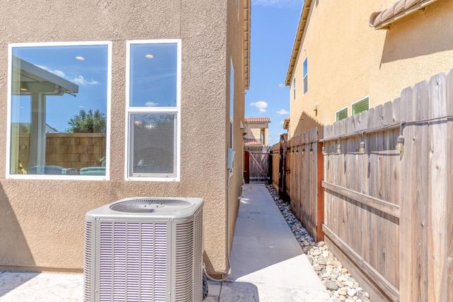 179 Sunset Drive S, Madera, CA 93636