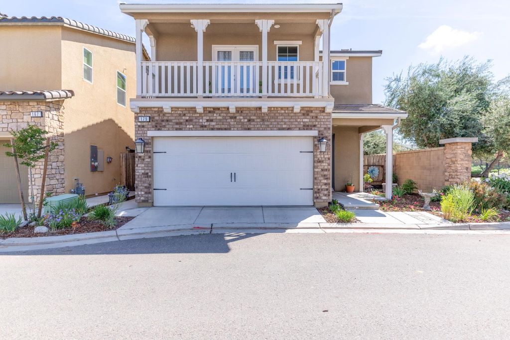 179 Sunset Drive S, Madera, CA 93636