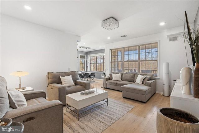 532 TIMBERLAKE DR, Ewing, NJ 08618