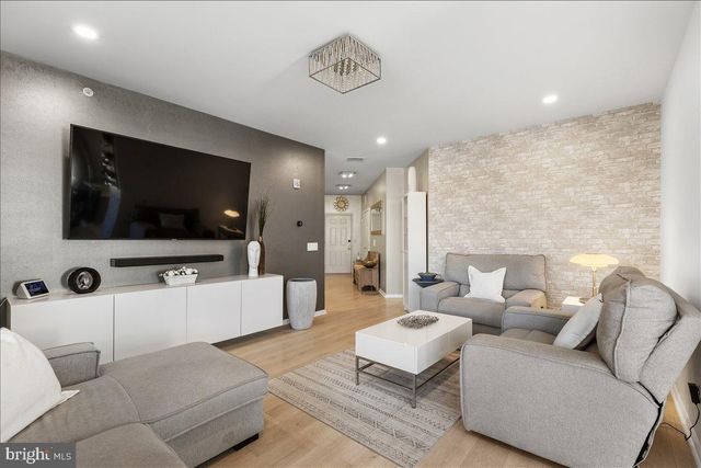 532 TIMBERLAKE DR, Ewing, NJ 08618