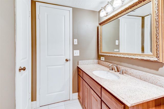 3224 Timmons Lane 166, Houston, TX 77027