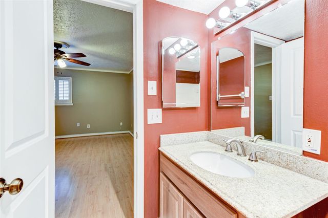 3224 Timmons Lane 166, Houston, TX 77027