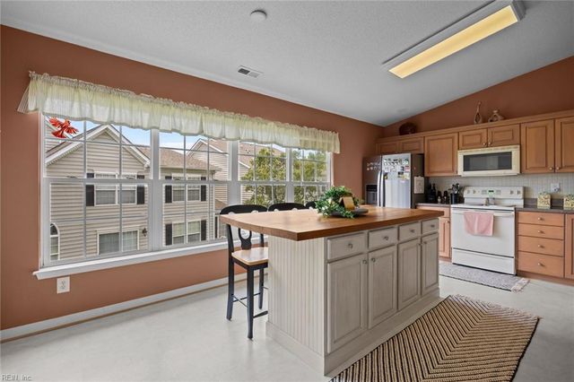 1503 Cheriton LN, Suffolk, VA 23434