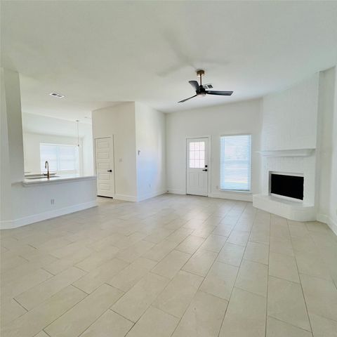 719 Kristi Lane, Cedar Hill, TX 75104