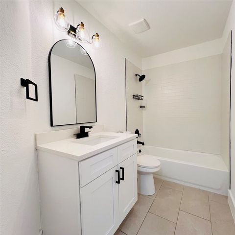 719 Kristi Lane, Cedar Hill, TX 75104