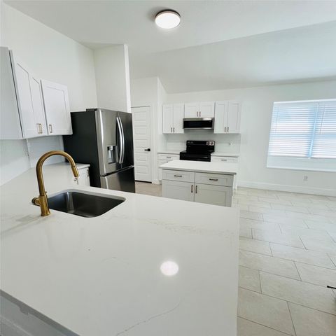 719 Kristi Lane, Cedar Hill, TX 75104