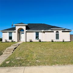 719 Kristi Lane, Cedar Hill, TX 75104