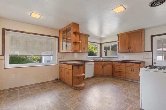 1045 Aidan Ave, Sacramento, CA 95822