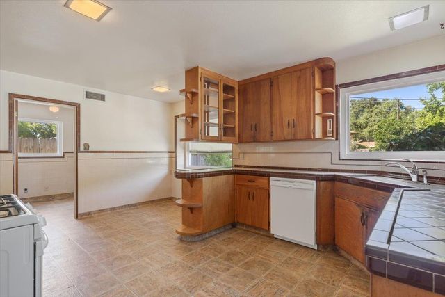 1045 Aidan Ave, Sacramento, CA 95822