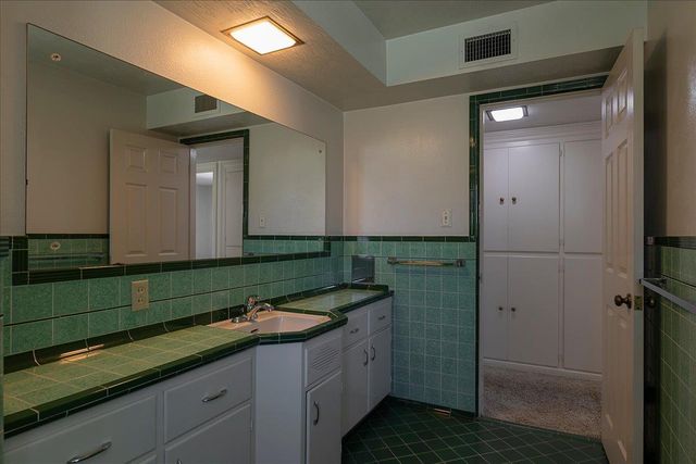 1045 Aidan Ave, Sacramento, CA 95822
