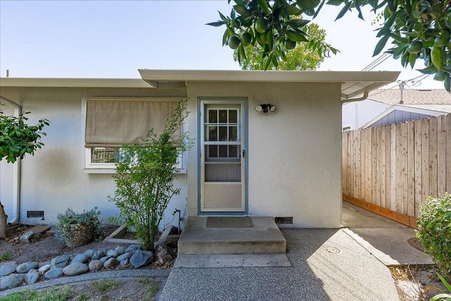 1045 Aidan Ave, Sacramento, CA 95822