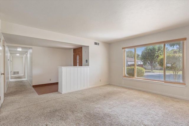 1045 Aidan Ave, Sacramento, CA 95822