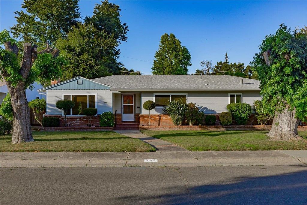 1045 Aidan Ave, Sacramento, CA 95822