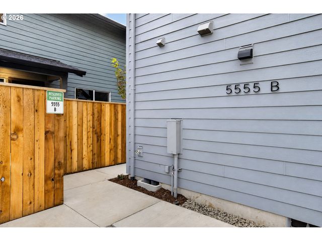 5555 Se STEELE St B, Portland, OR 97206