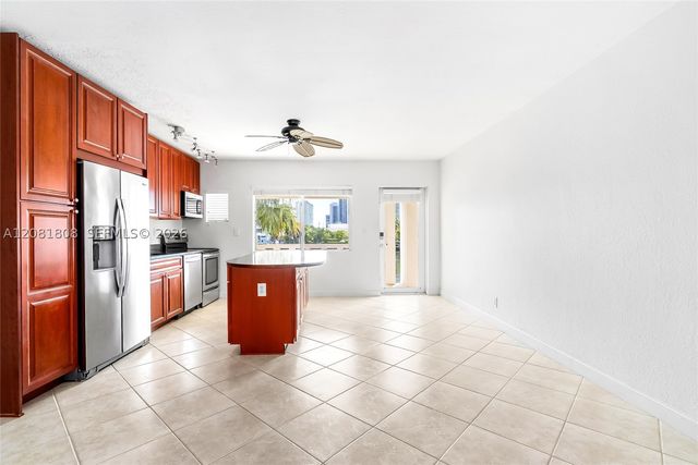 2895 NE 32nd St 205, Fort Lauderdale, FL 33306