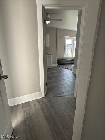 11824 Honeydale Avenue, Cleveland, OH 44120