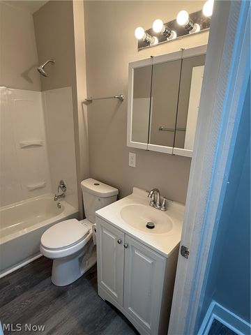 11824 Honeydale Avenue, Cleveland, OH 44120