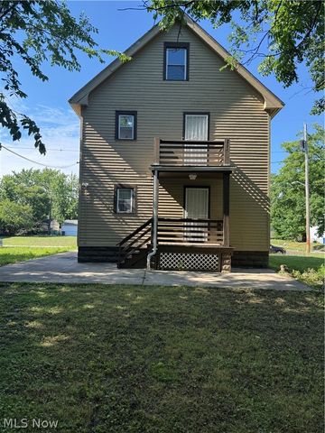 11824 Honeydale Avenue, Cleveland, OH 44120