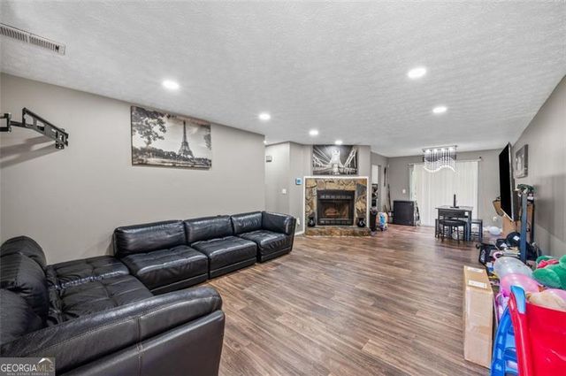 1006 Pine Tree, Atlanta, GA 30349
