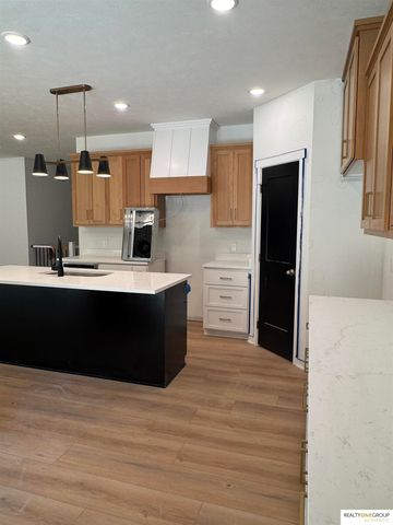 2206 Citta Circle, Bellevue, NE 68147
