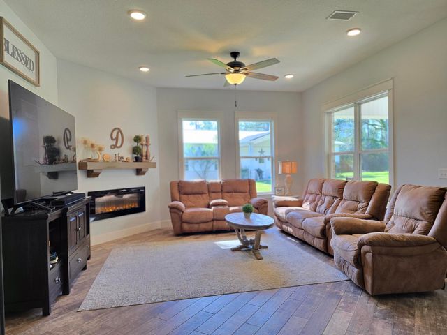 7220 Hart Road, Laurel Hill, FL 32567