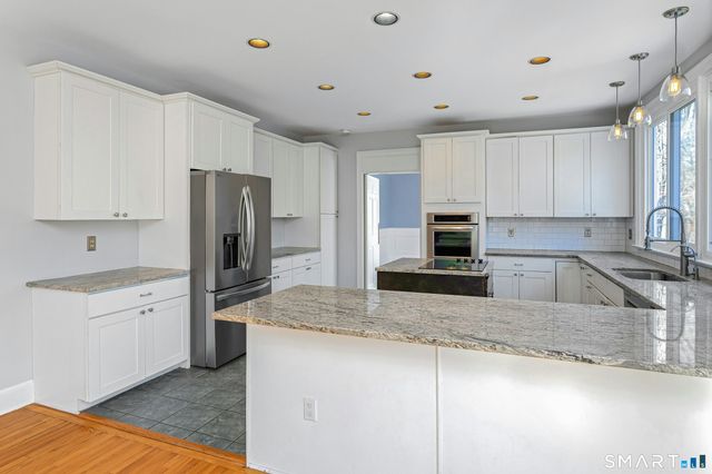 6 Morganti Court, Ridgefield, CT 06877