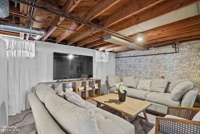 475 Touraine Road, Grosse Pointe Farms, MI 48236