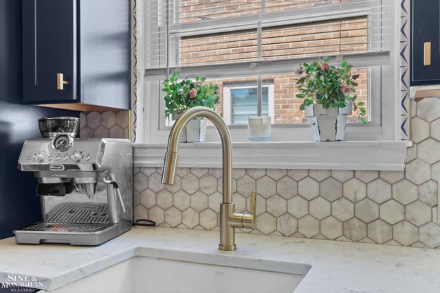 475 Touraine Road, Grosse Pointe Farms, MI 48236