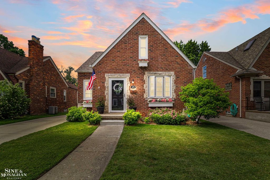 475 Touraine Road, Grosse Pointe Farms, MI 48236
