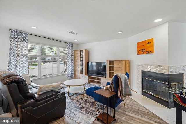 4046 CHETHAM WAY, Woodbridge, VA 22192
