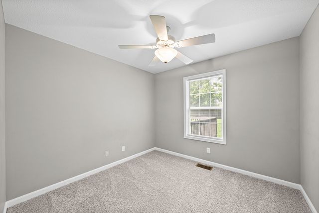 1114 Gunpoint Dr, Clarksville, TN 37042