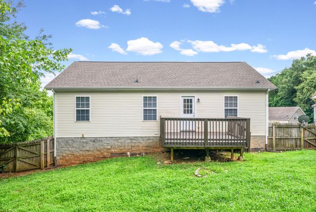 1114 Gunpoint Dr, Clarksville, TN 37042
