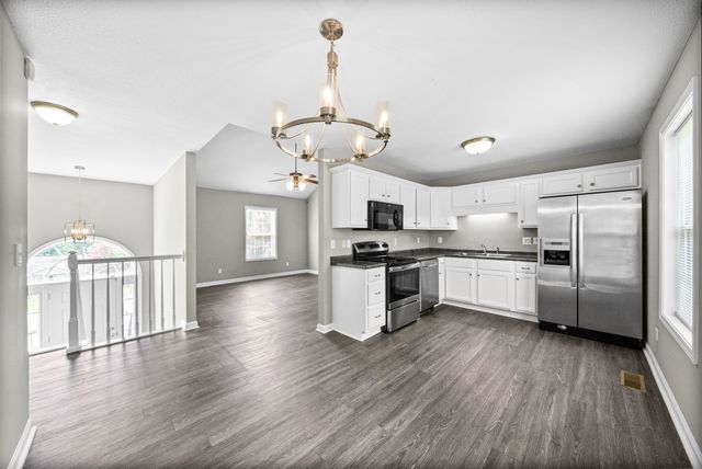 1114 Gunpoint Dr, Clarksville, TN 37042