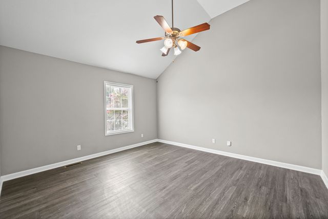 1114 Gunpoint Dr, Clarksville, TN 37042