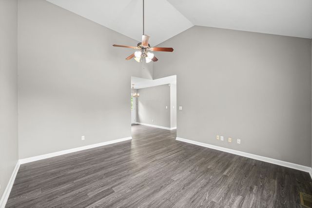 1114 Gunpoint Dr, Clarksville, TN 37042
