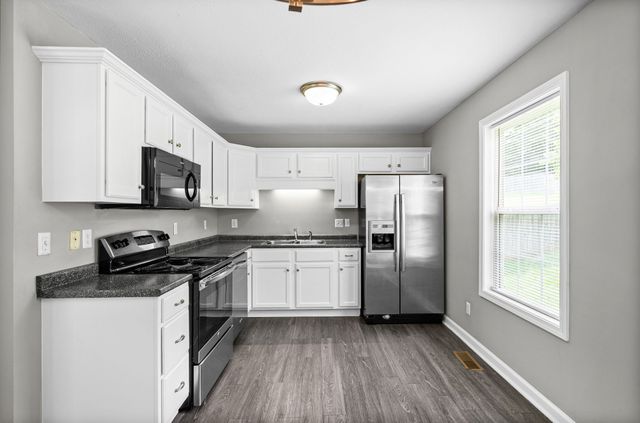 1114 Gunpoint Dr, Clarksville, TN 37042