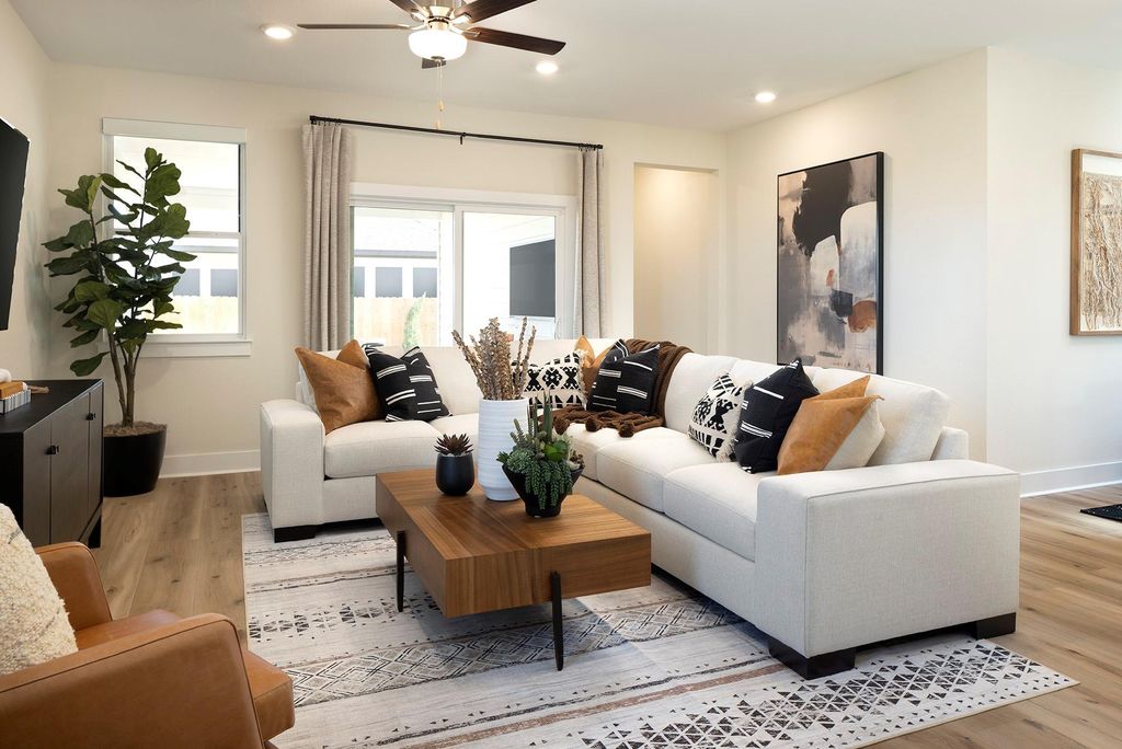 293 Langhorne BND, Liberty Hill, TX 78642