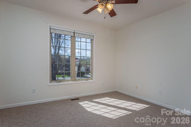 113 Fairway Knoll Drive, Hendersonville, NC 28739